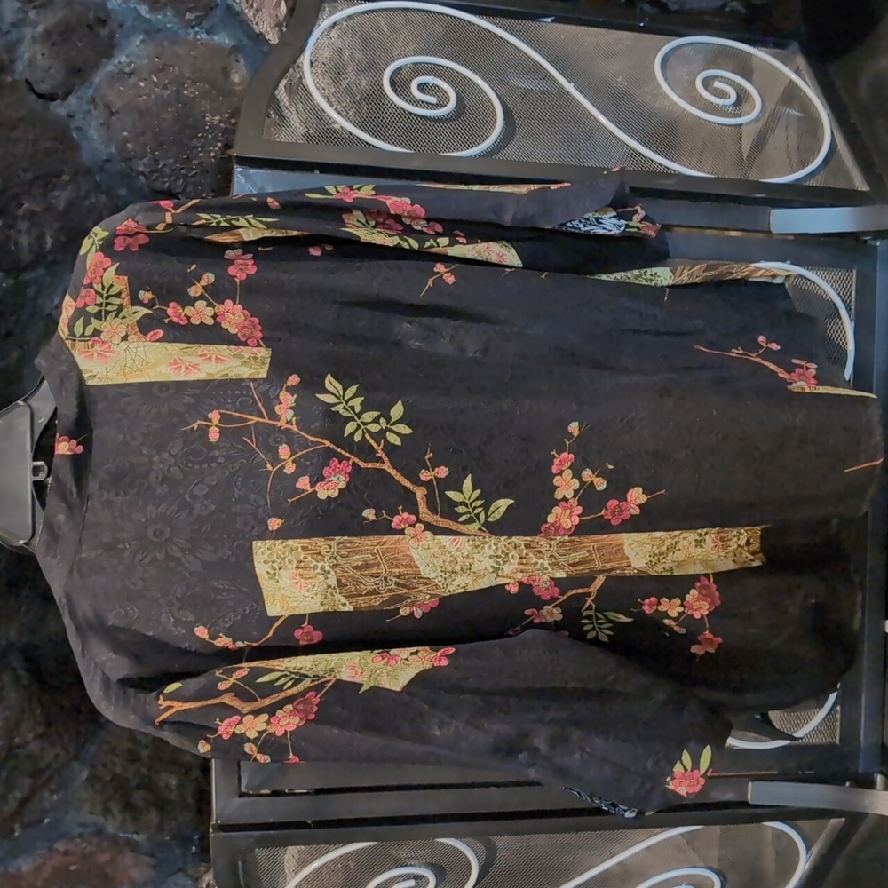 Citron Black Floral Button-Up Shirt - Picture 6 of 7